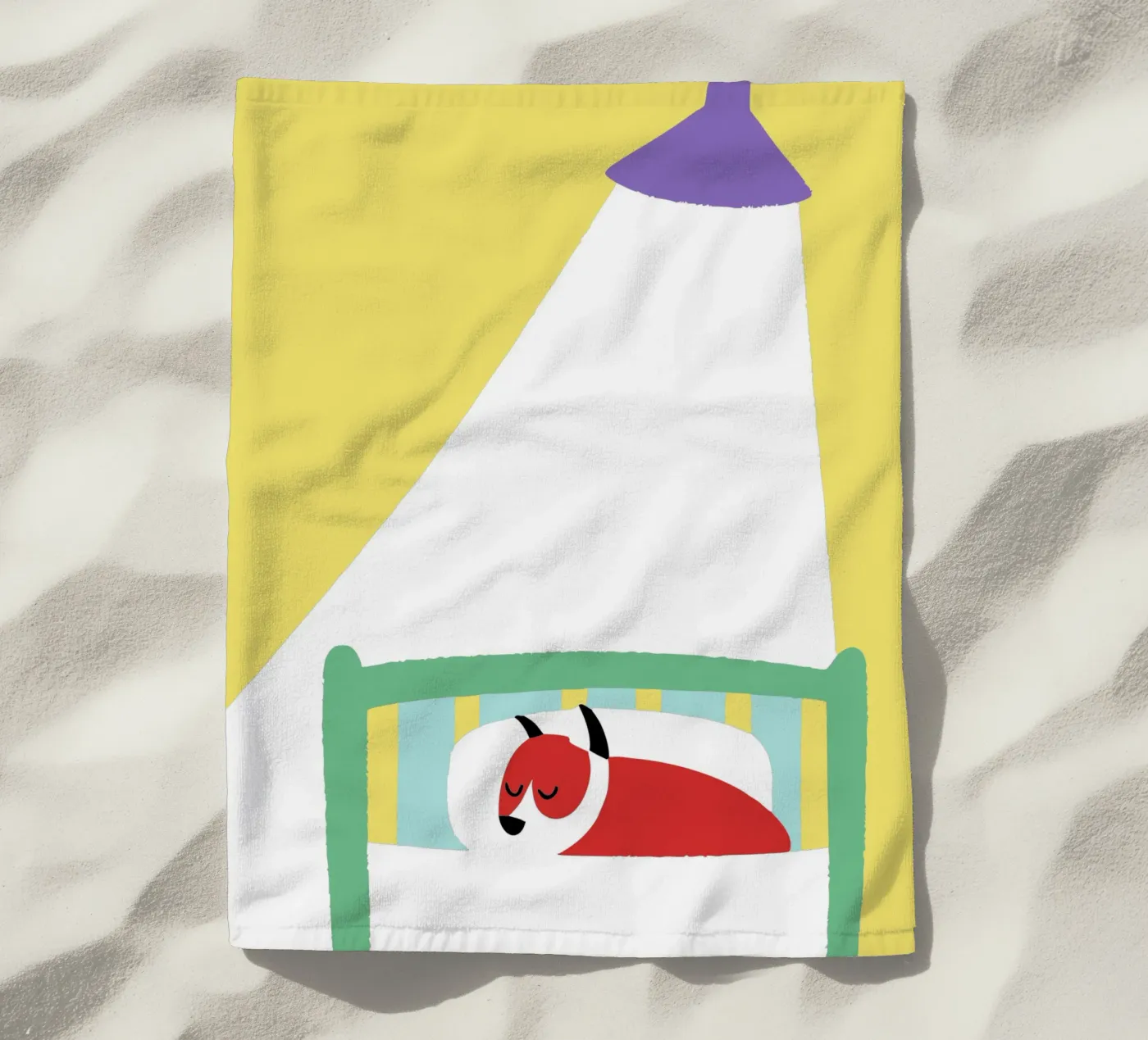 Schlafender Hund Strandtuch von TRENDY POSTER SHOP