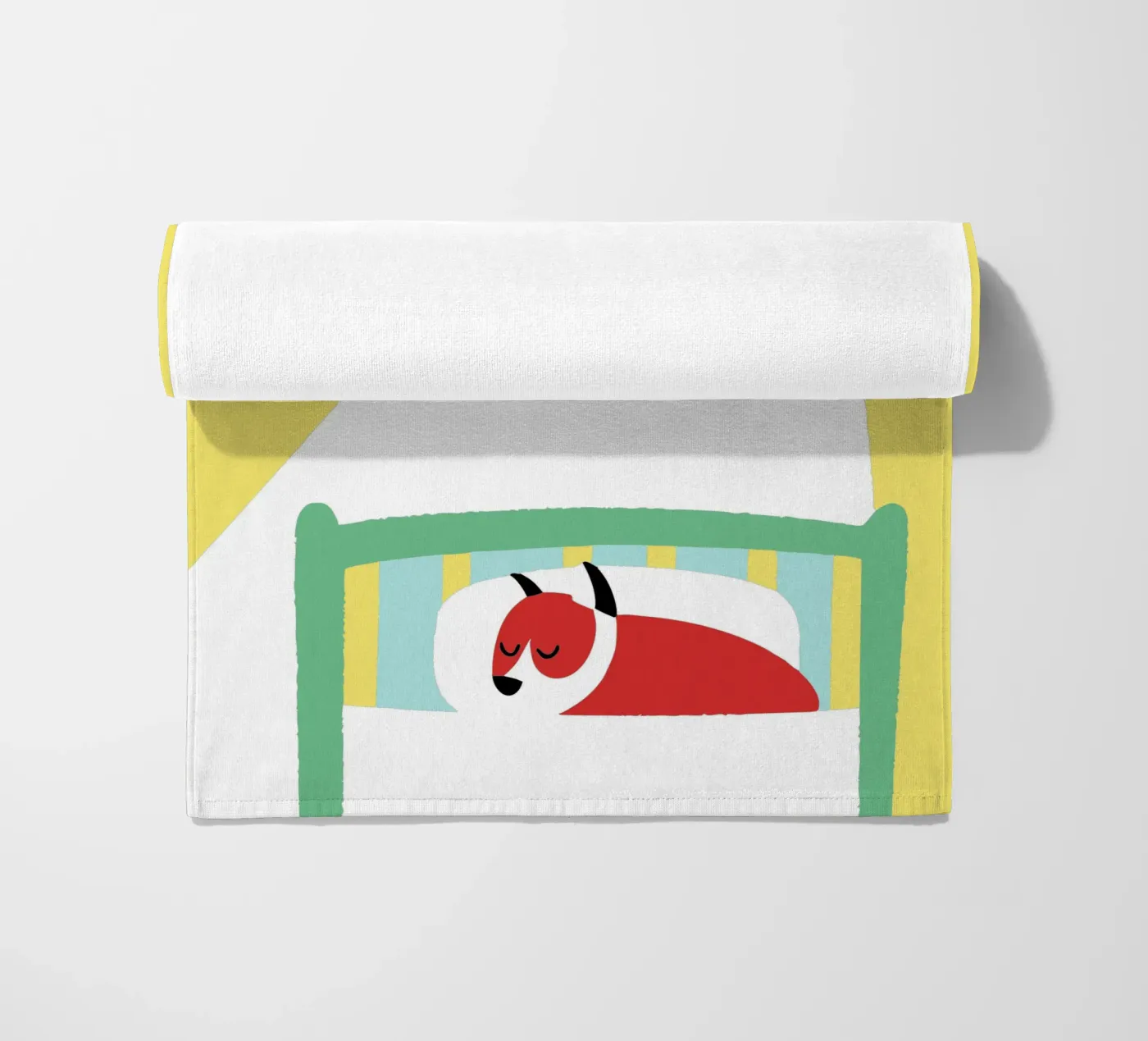 Schlafender Hund Strandtuch von TRENDY POSTER SHOP