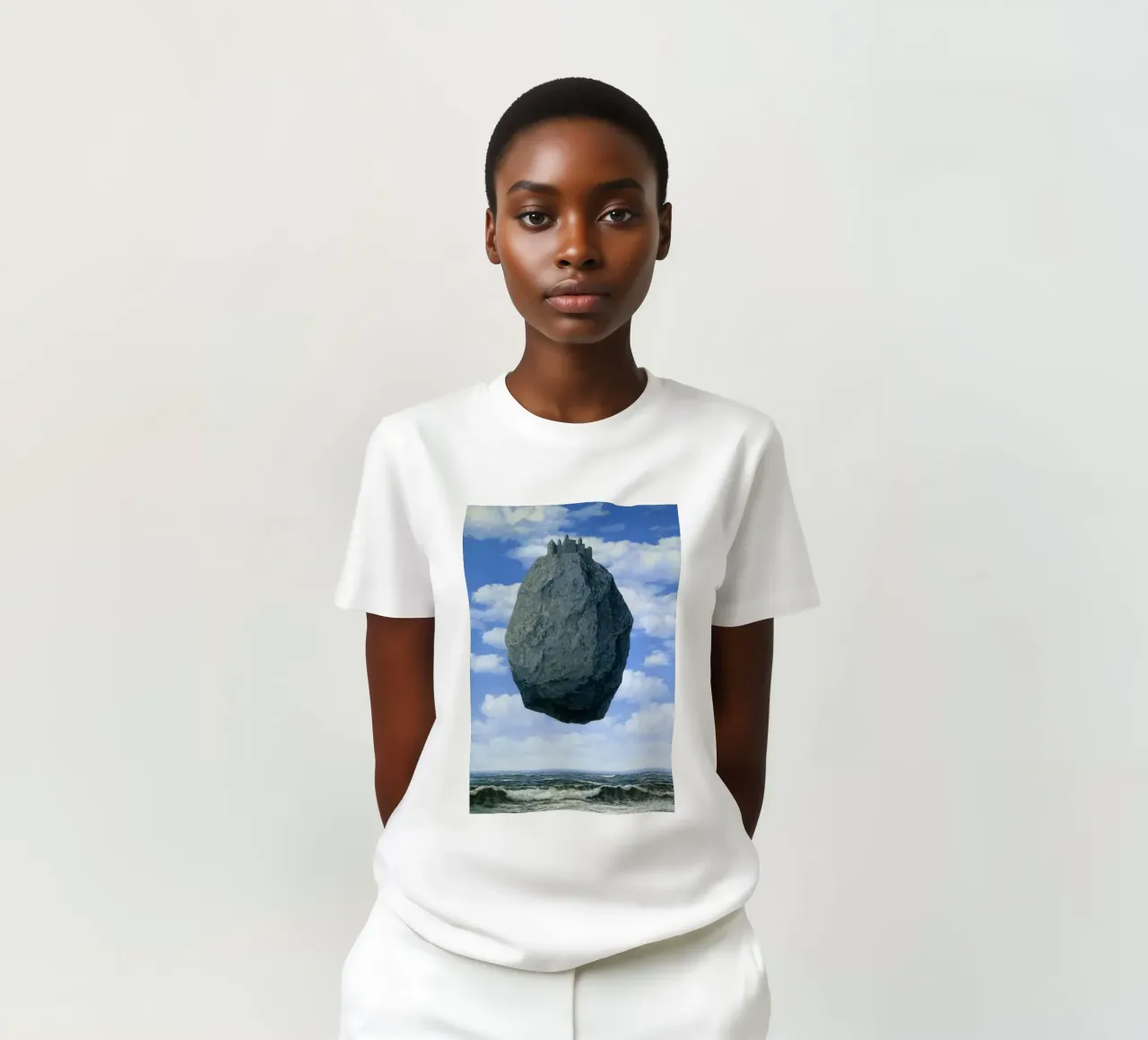 Il castello sui Pirenei di René Magritte (1959) t-shirt da Classic Art Prints