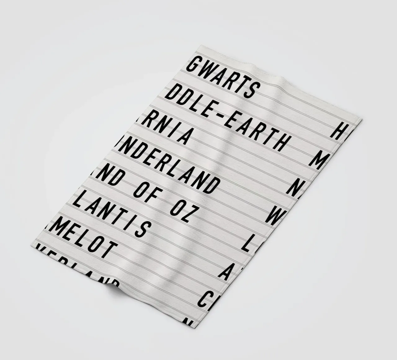 Fantasy Destinations 2 coperta in pile da daylight design studio