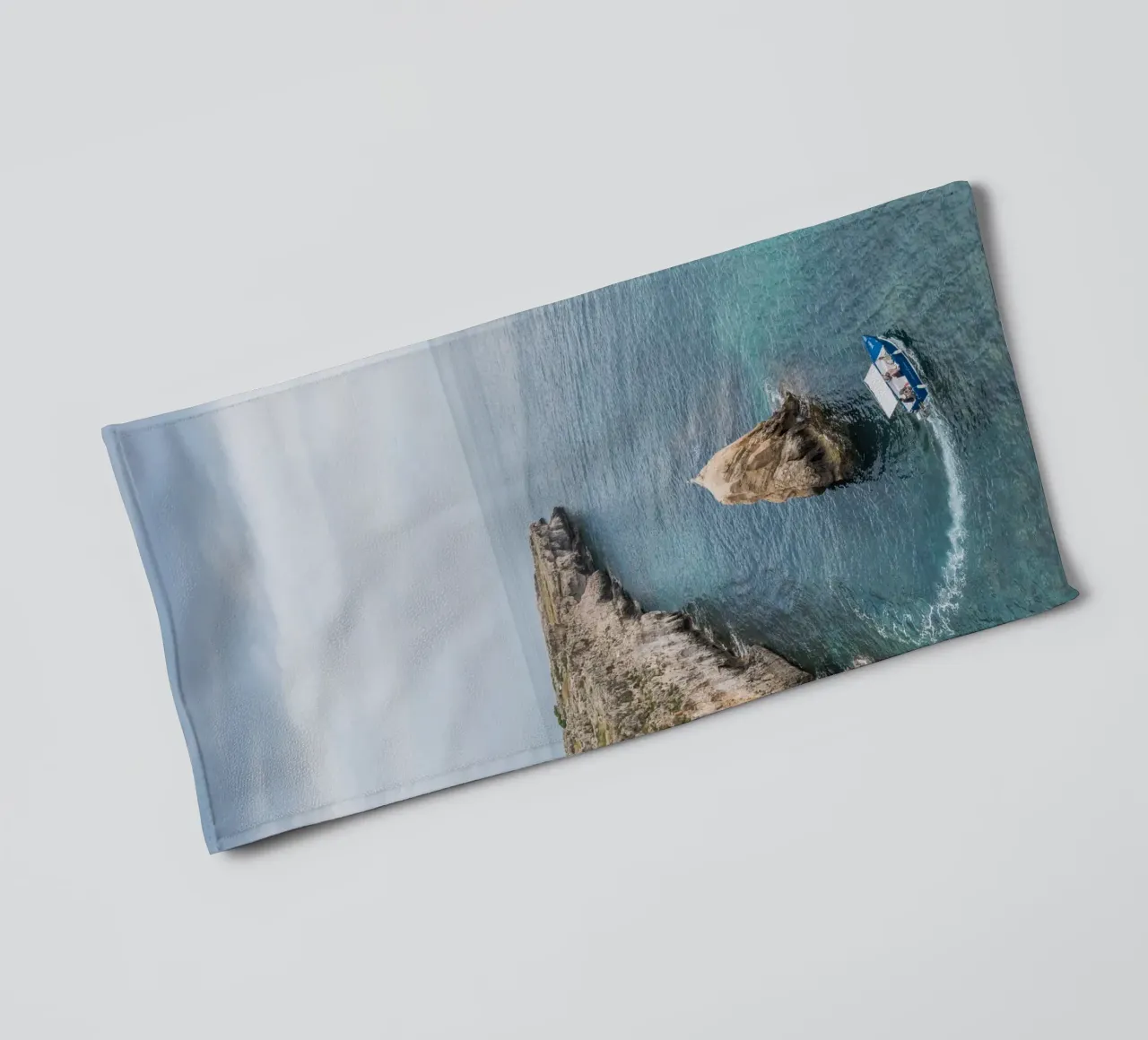 Sailing around Sicily asciugamano da bagno da photolovers