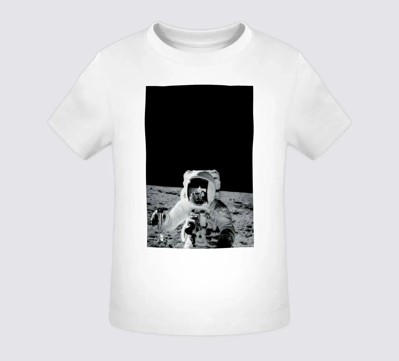 Reflection on the Moon maglietta neonato da Vintage by JUNIQE