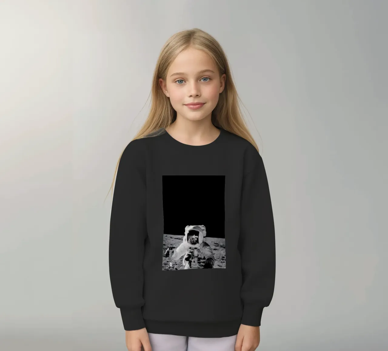 Reflection on the Moon felpa bambino da Vintage by JUNIQE