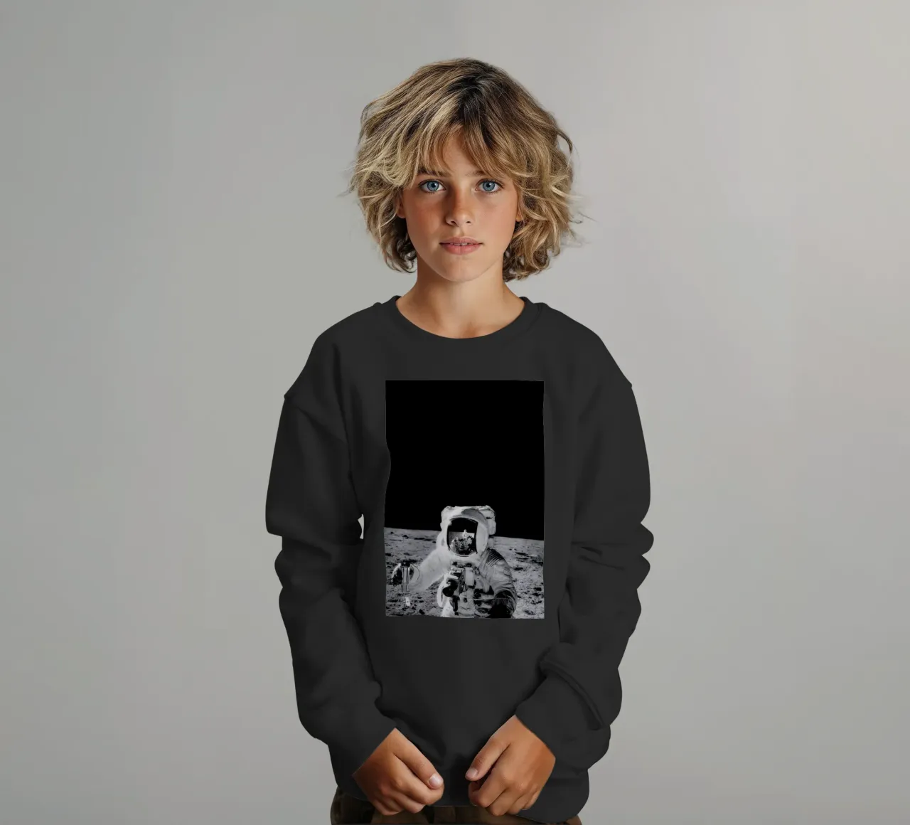 Reflection on the Moon felpa bambino da Vintage by JUNIQE