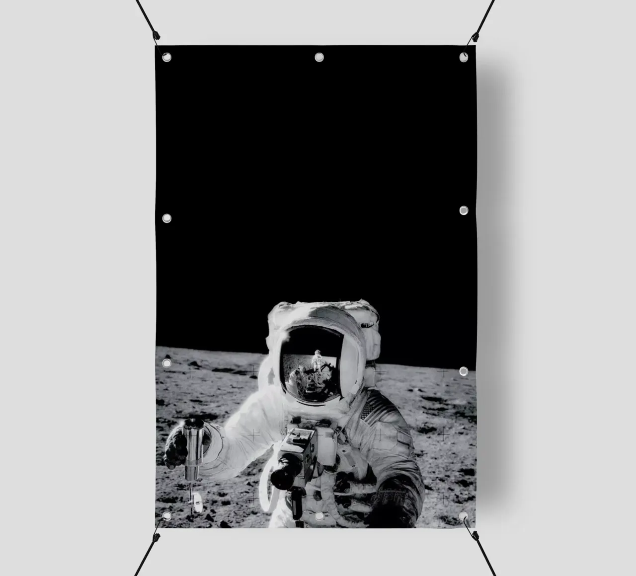 Reflection on the Moon telo in pvc da Vintage by JUNIQE