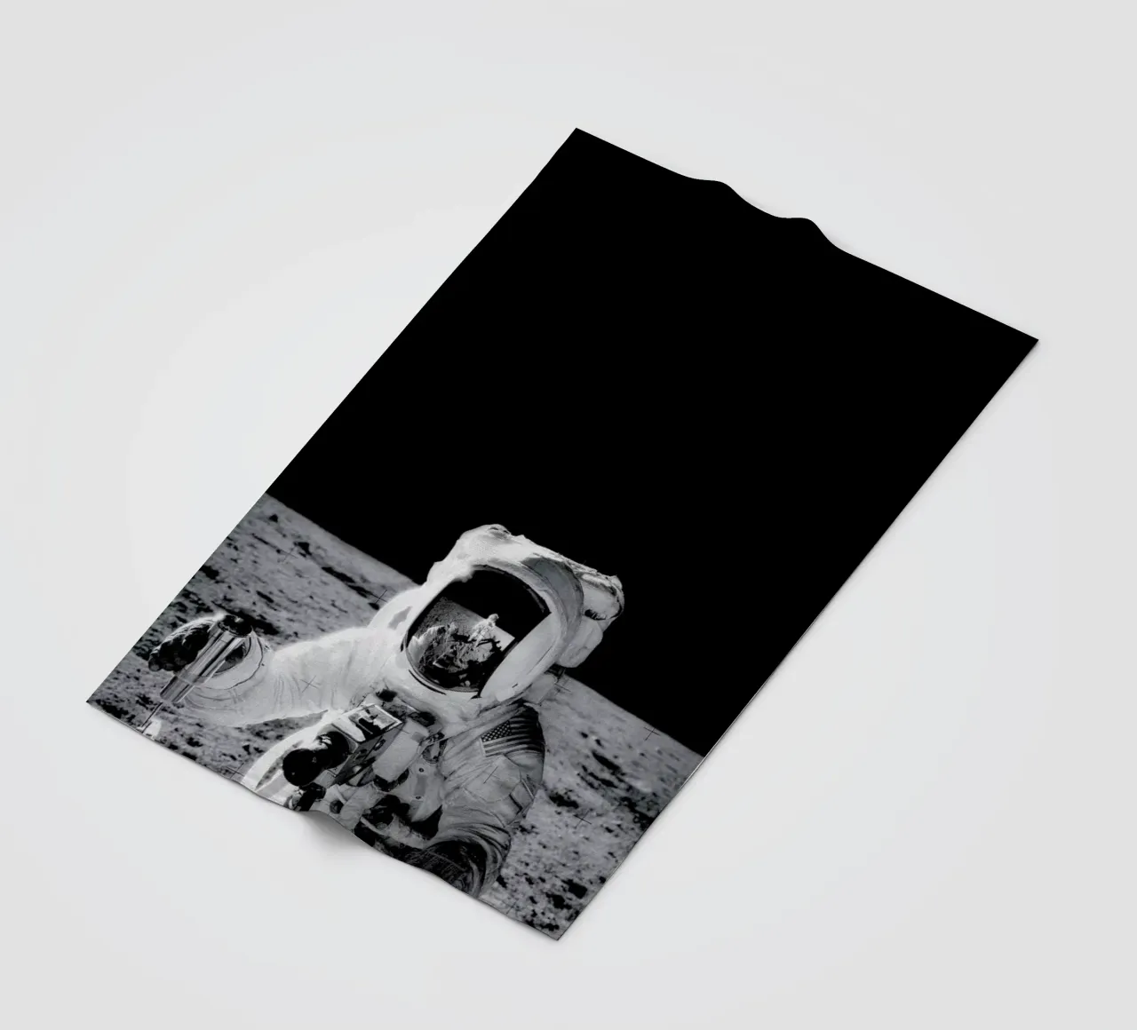 Reflection on the Moon coperta in pile da Vintage by JUNIQE