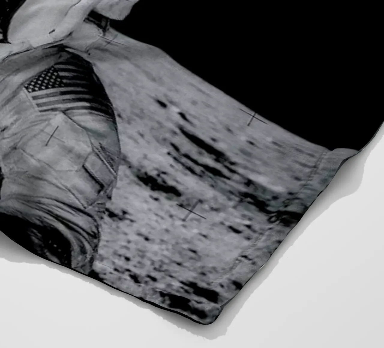 Reflection on the Moon coperta in pile da Vintage by JUNIQE