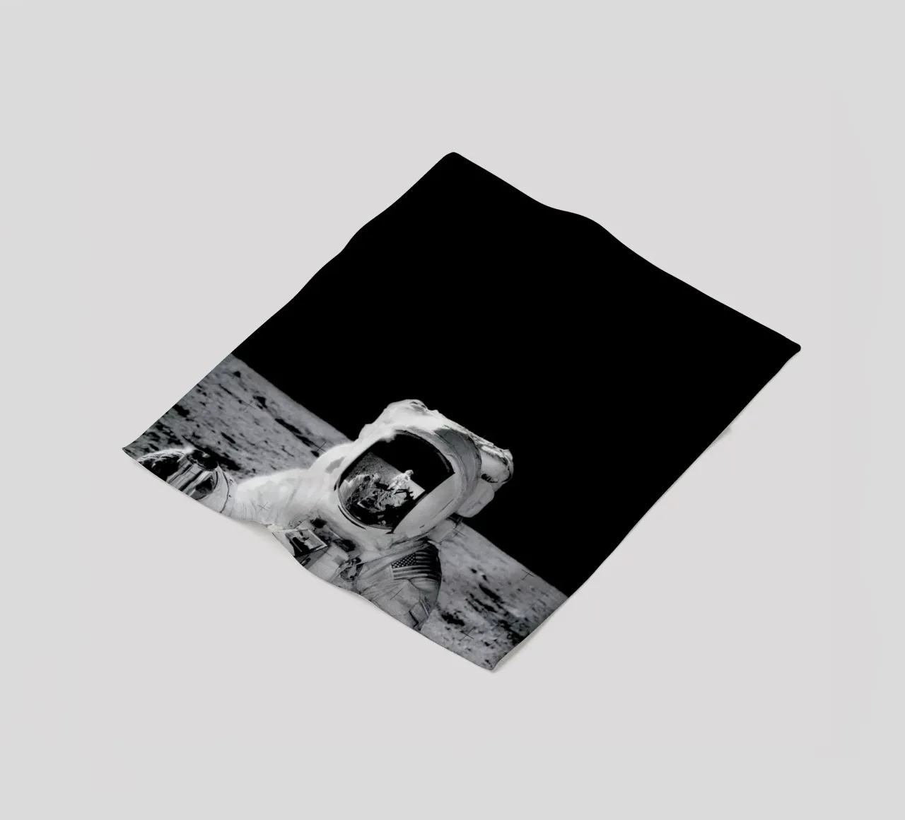 Reflection on the Moon coperta in pile da Vintage by JUNIQE