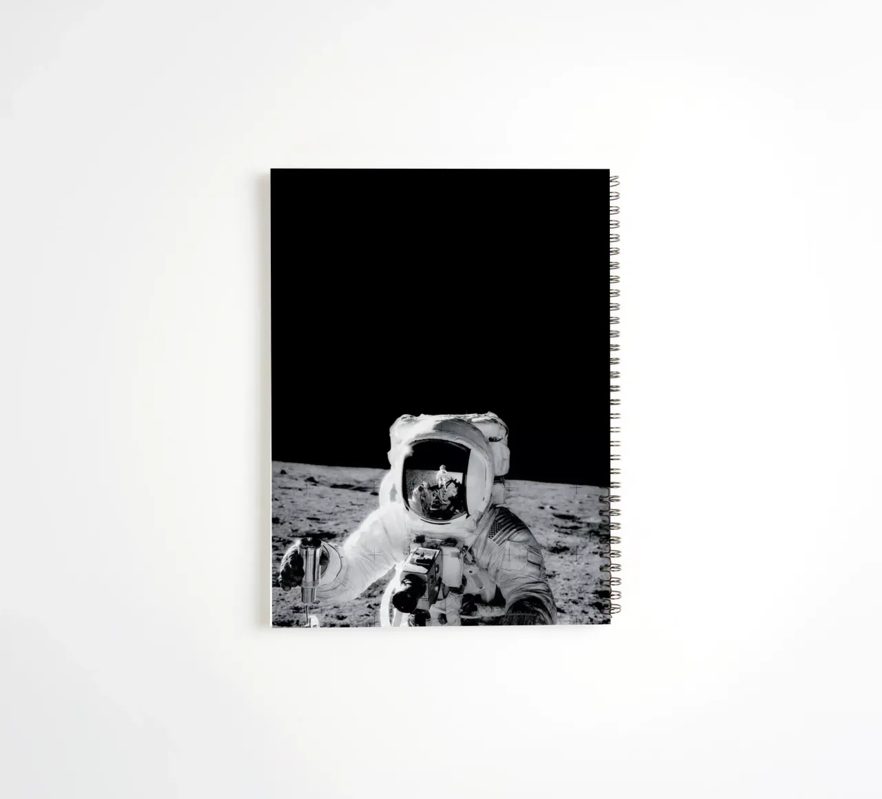 Reflection on the Moon diario ad anelli da Vintage by JUNIQE