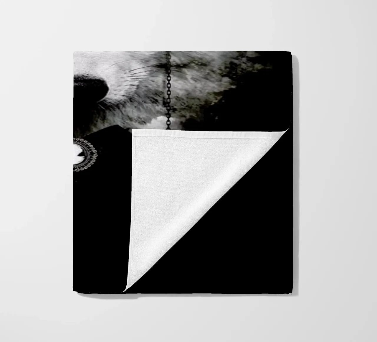 Classy Wolf strandhanddoek van Wouter Rikken