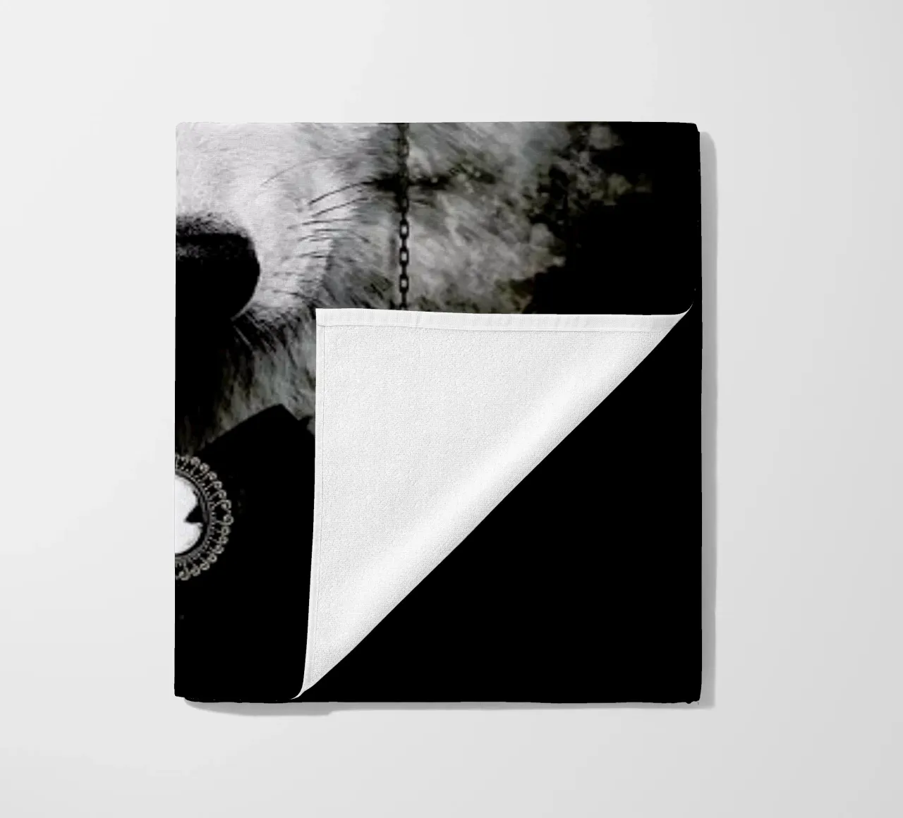 Classy Wolf strandhanddoek van Wouter Rikken