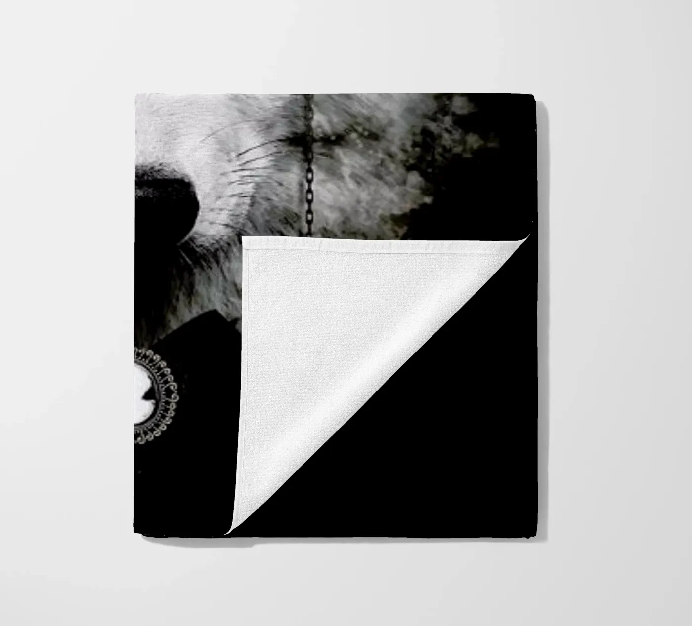 Classy Wolf strandhanddoek van Wouter Rikken