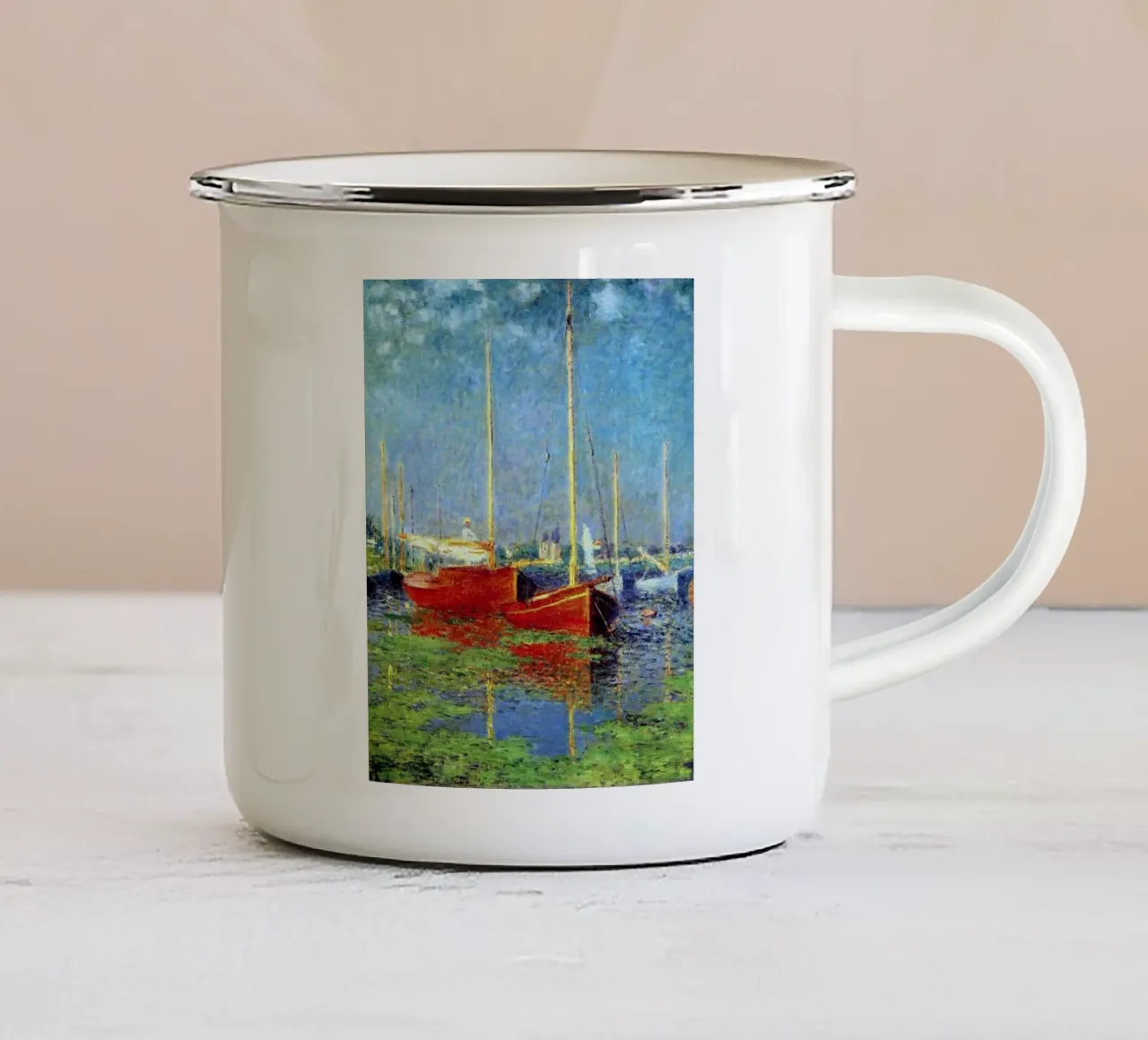 rotes boot verankert in den sumpfgewässern claude monet Emaille Tasse von belong shop