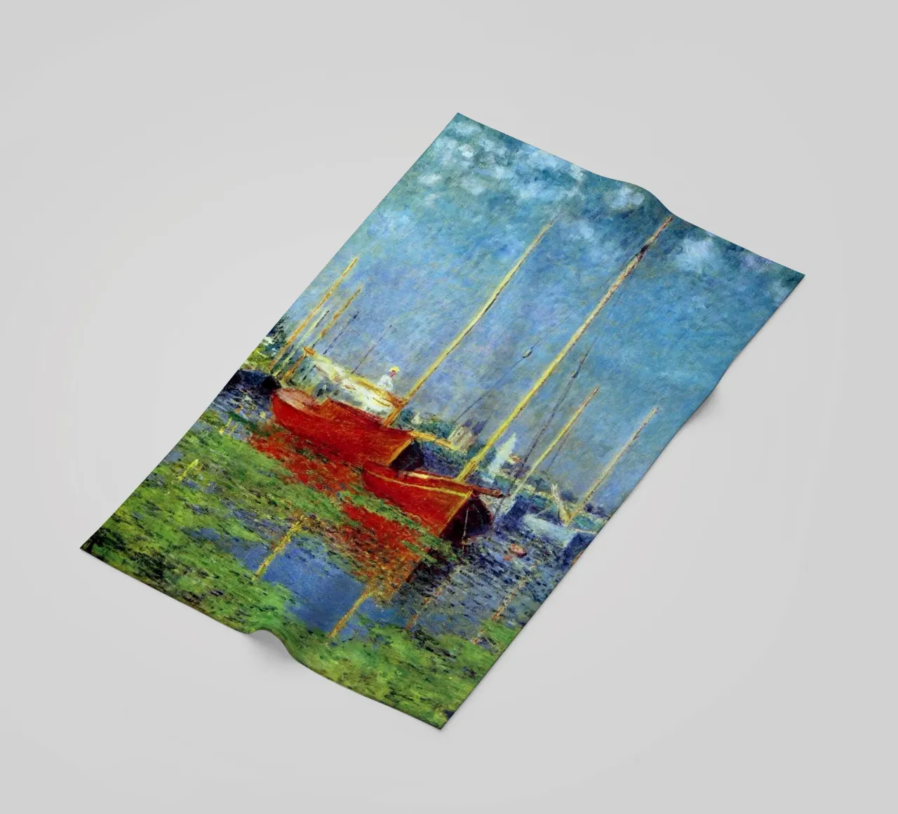 rotes boot verankert in den sumpfgewässern claude monet Strandtuch von belong shop