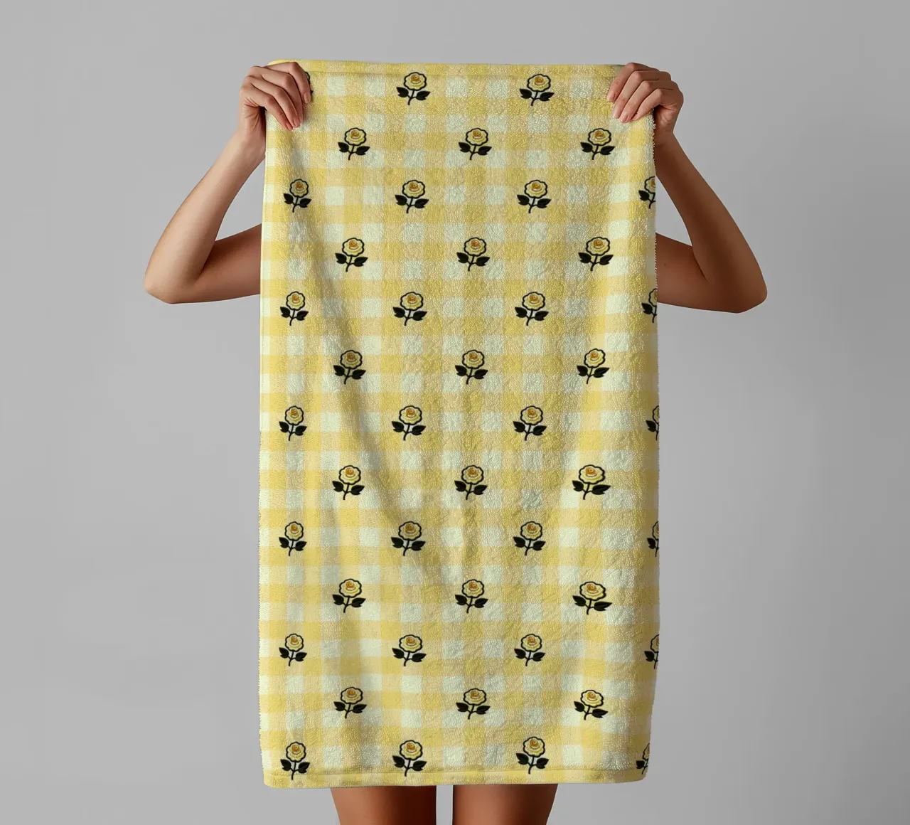 Motif de roses vichy jaune beurre serviette de bain de SilverPegasus