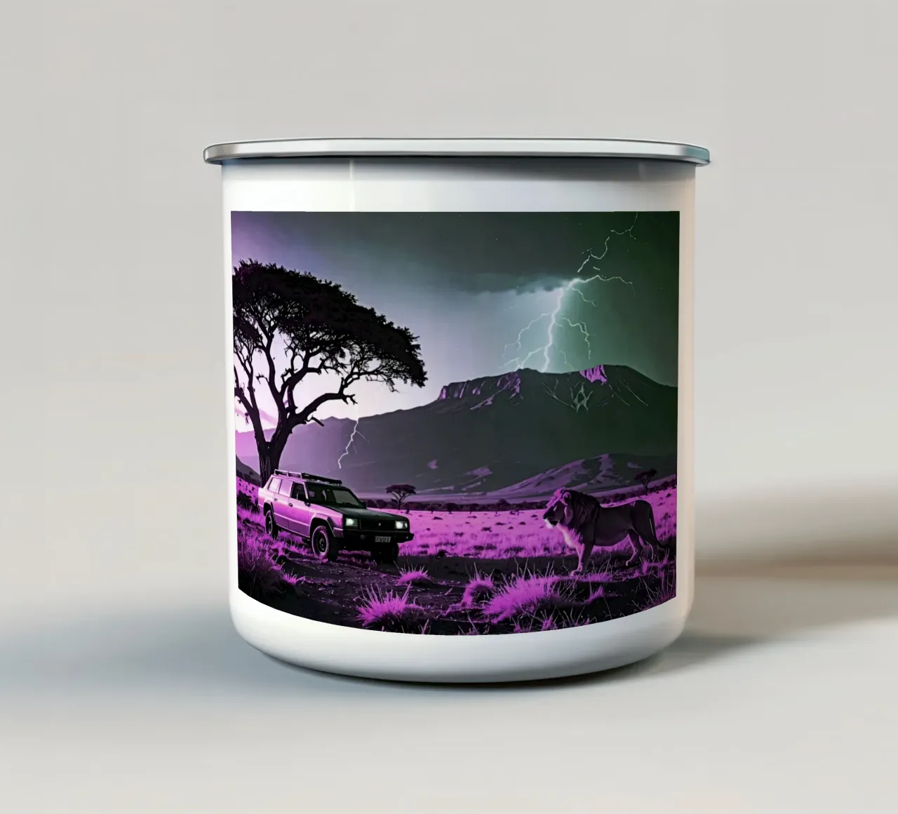 SAVANE AVEC LION. Violet tazza in smalto da Thierry vobmann photography