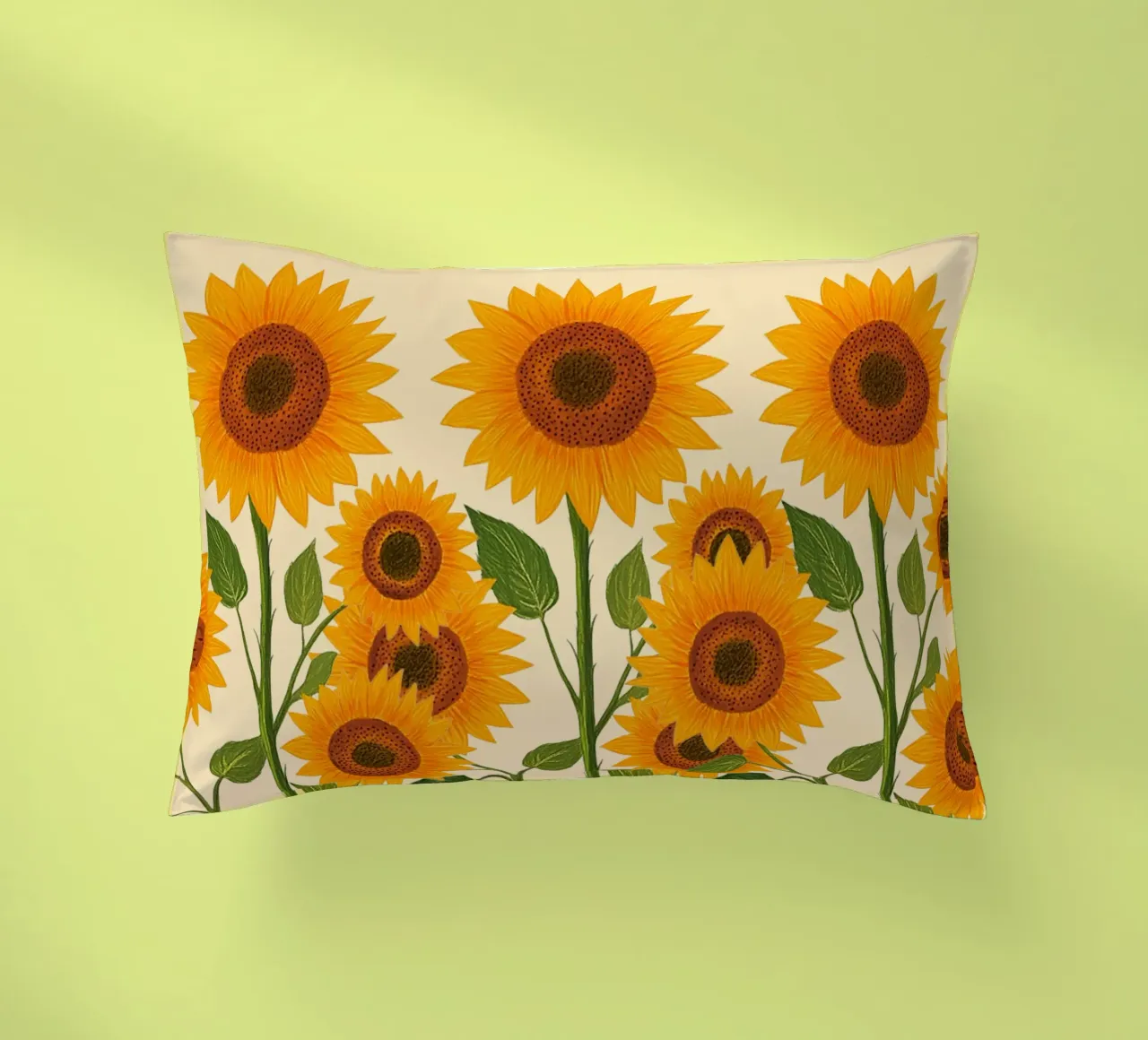 Girasoli in un vaso di vetro cuscino da Curious Canvas