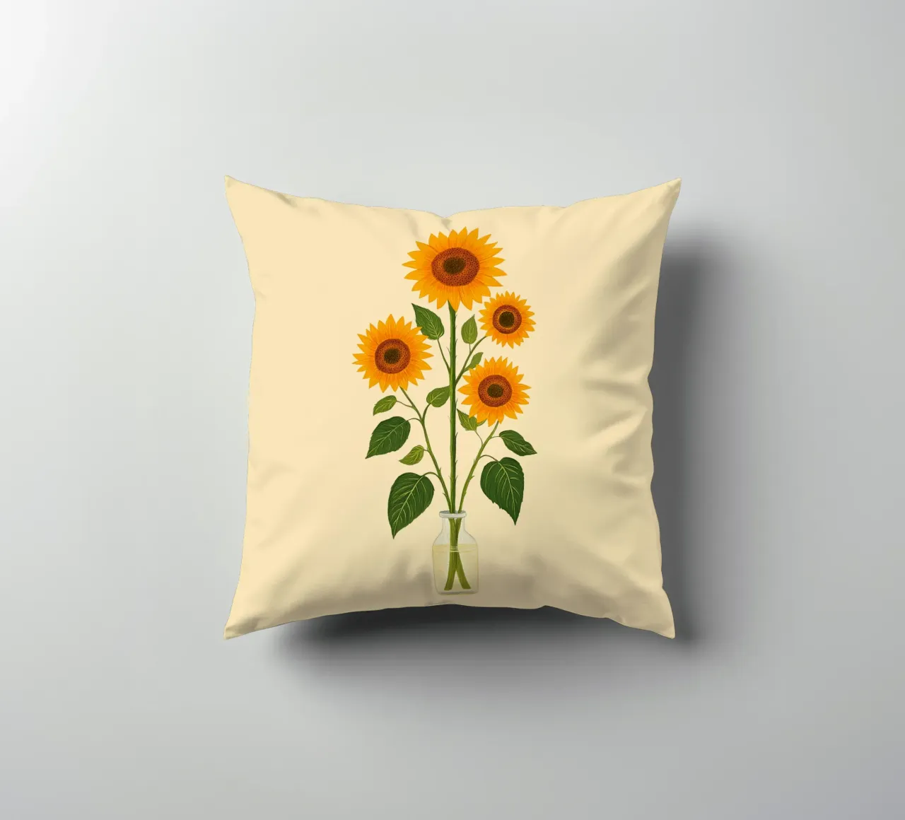 Girasoli in un vaso di vetro cuscino da Curious Canvas