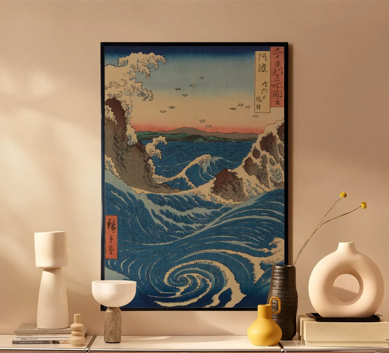 Utagawa Hiroshige - Mari battuti dal vento sulla spiaggia di Shichiri poster con telaio in legno da Wirla