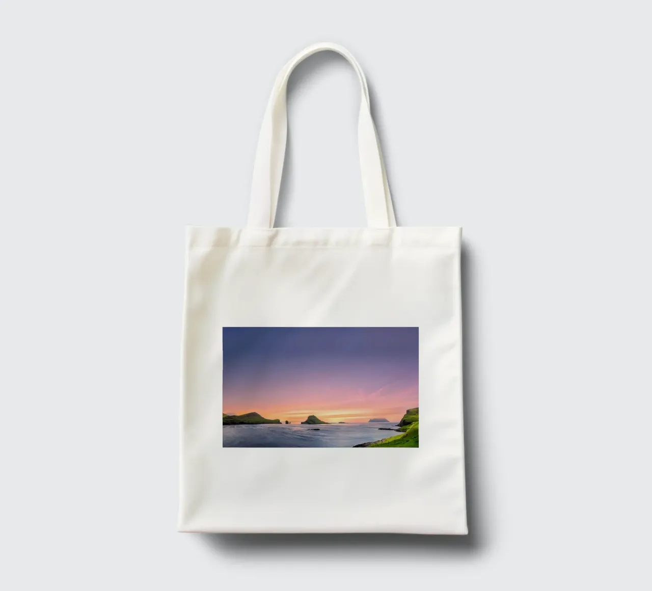 Faroe Islands: Where Sky Meets Sea in a Symphony of Color borsa in juta da zenitt