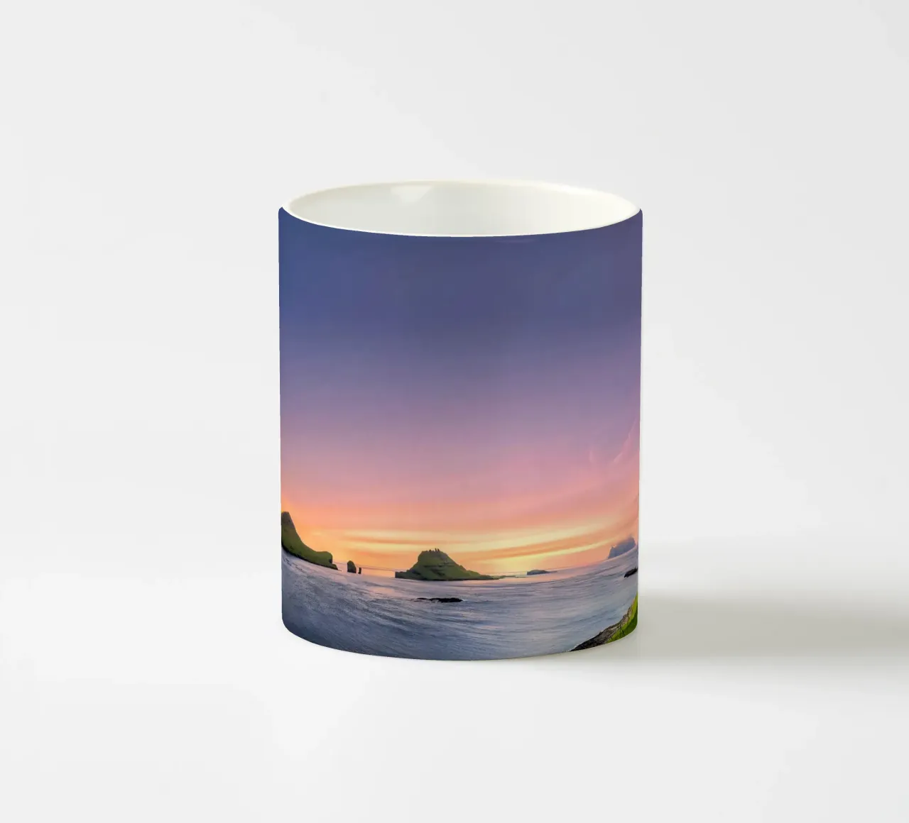 Faroe Islands: Where Sky Meets Sea in a Symphony of Color tazza in ceramica da zenitt