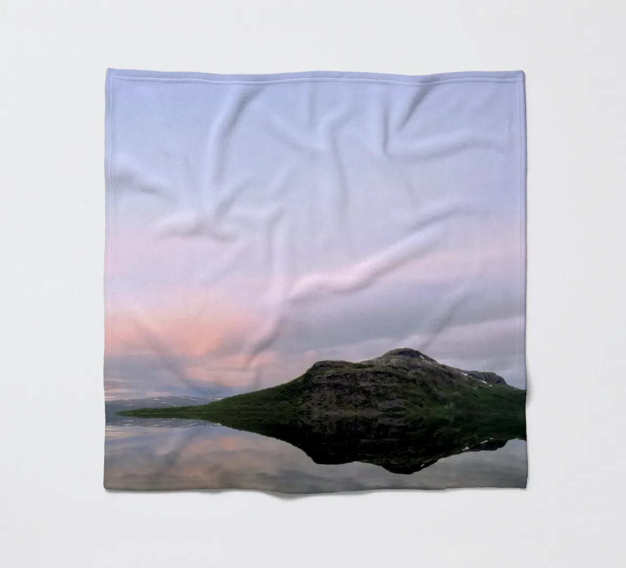 Arctic Reverie: Pastel Dawn Reflection coperta in pile da zenitt