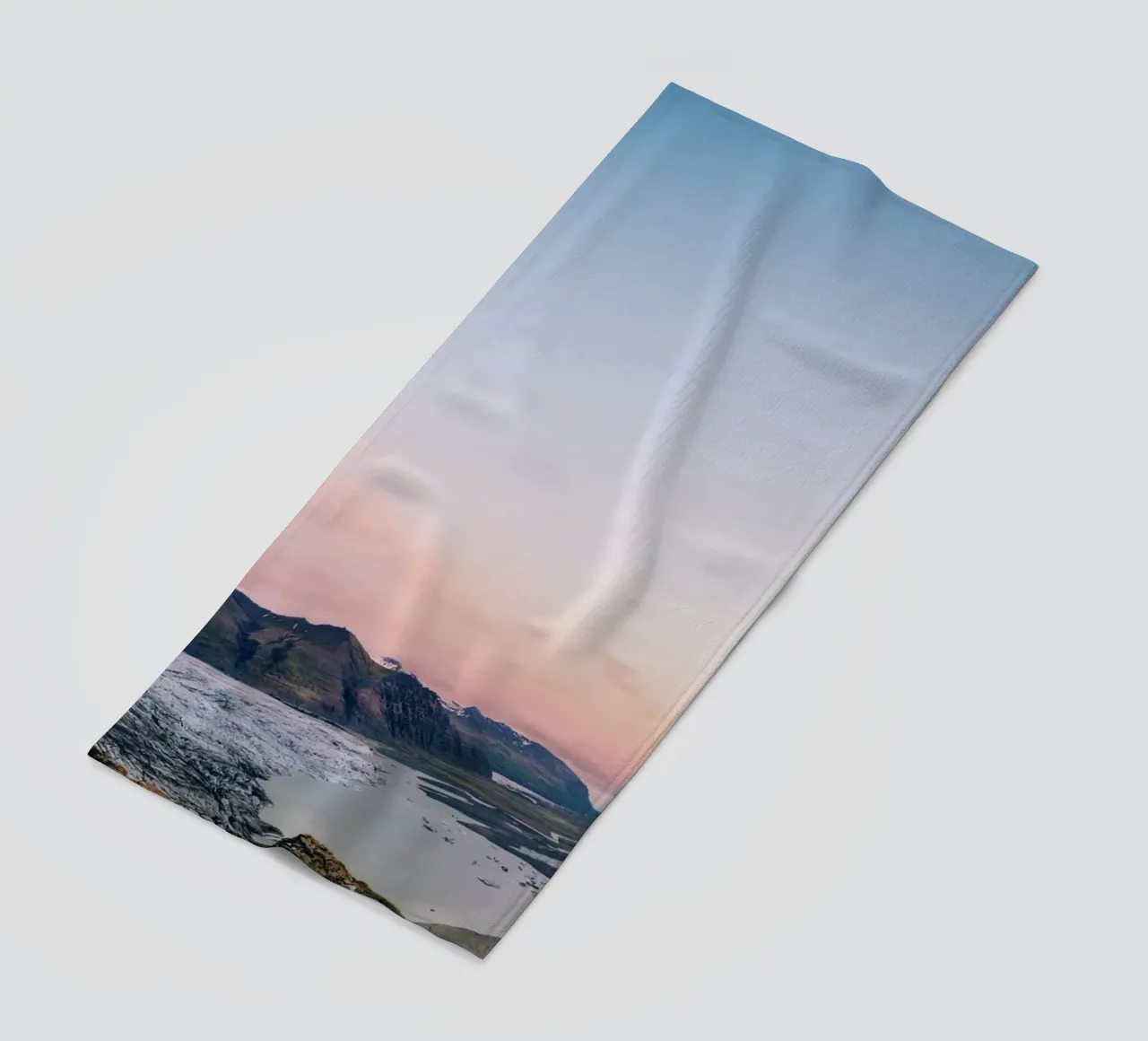 Icelandic Dawn: Where Ice Meets Elysian Hues telo mare da zenitt