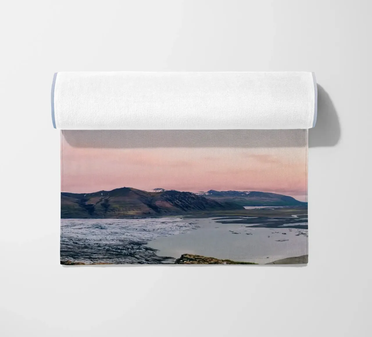 Icelandic Dawn: Where Ice Meets Elysian Hues telo mare da zenitt