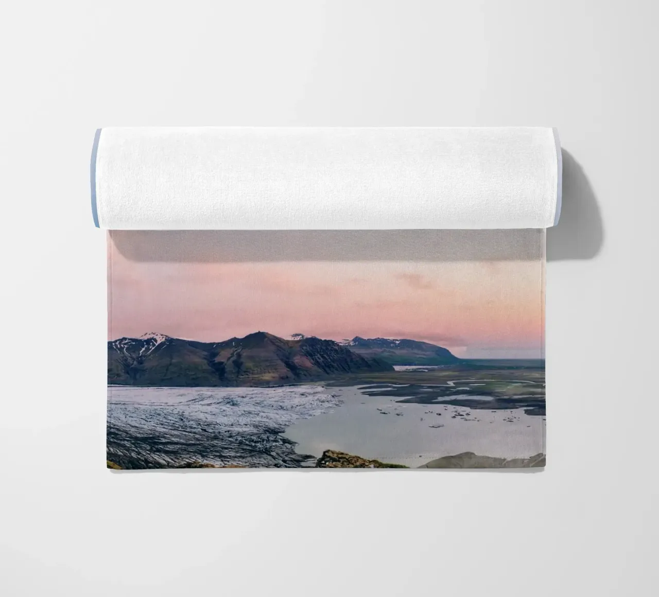Icelandic Dawn: Where Ice Meets Elysian Hues telo mare da zenitt
