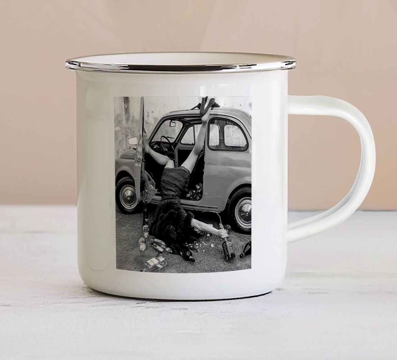 Schianto sul pavimento tazza in smalto da christal shop