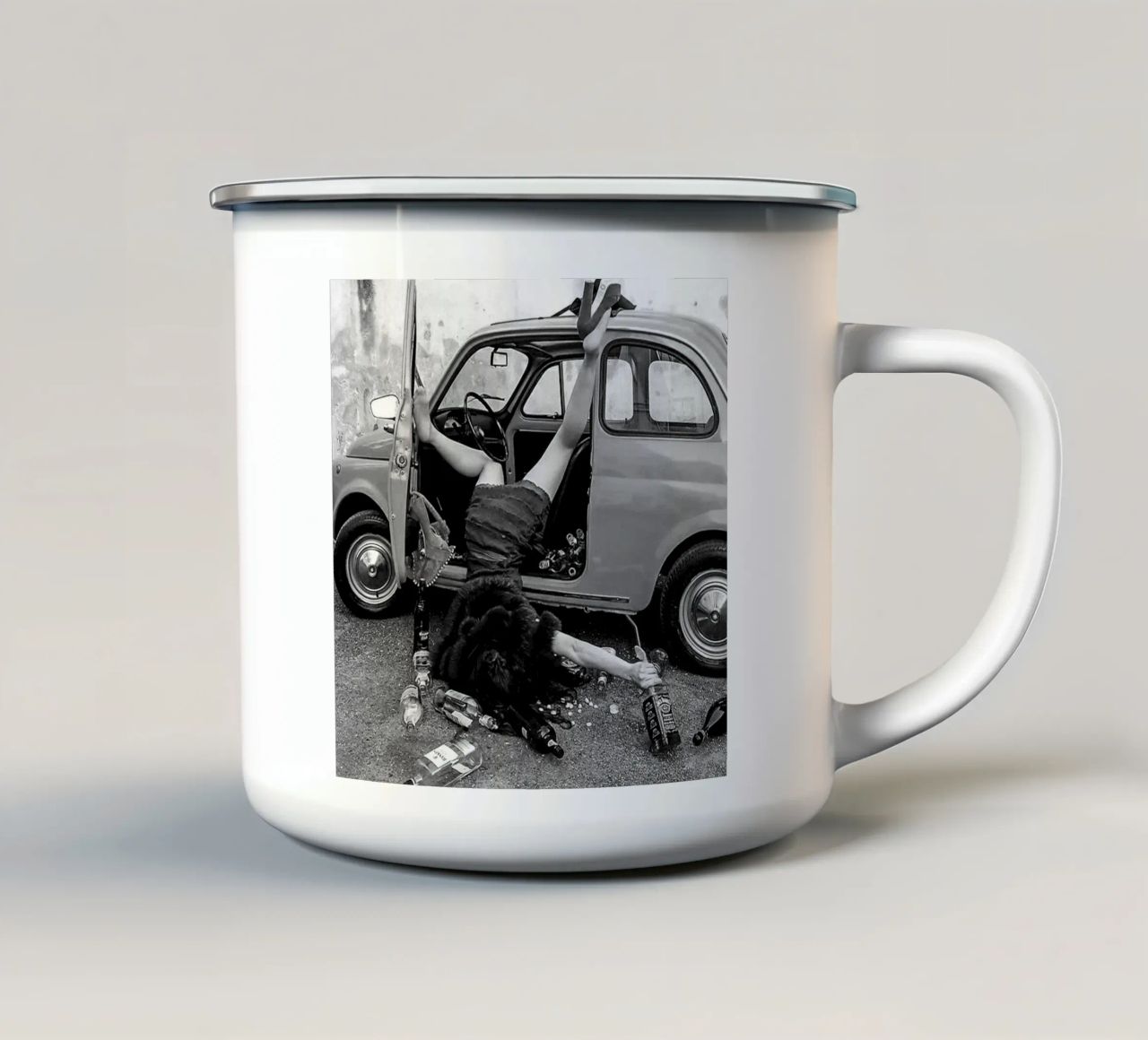 Schianto sul pavimento tazza in smalto da christal shop