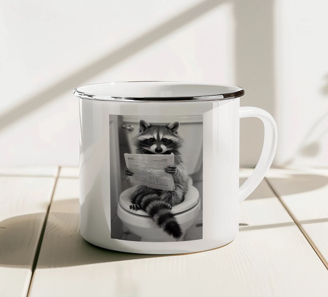 Procione sul water tazza in smalto da christal shop