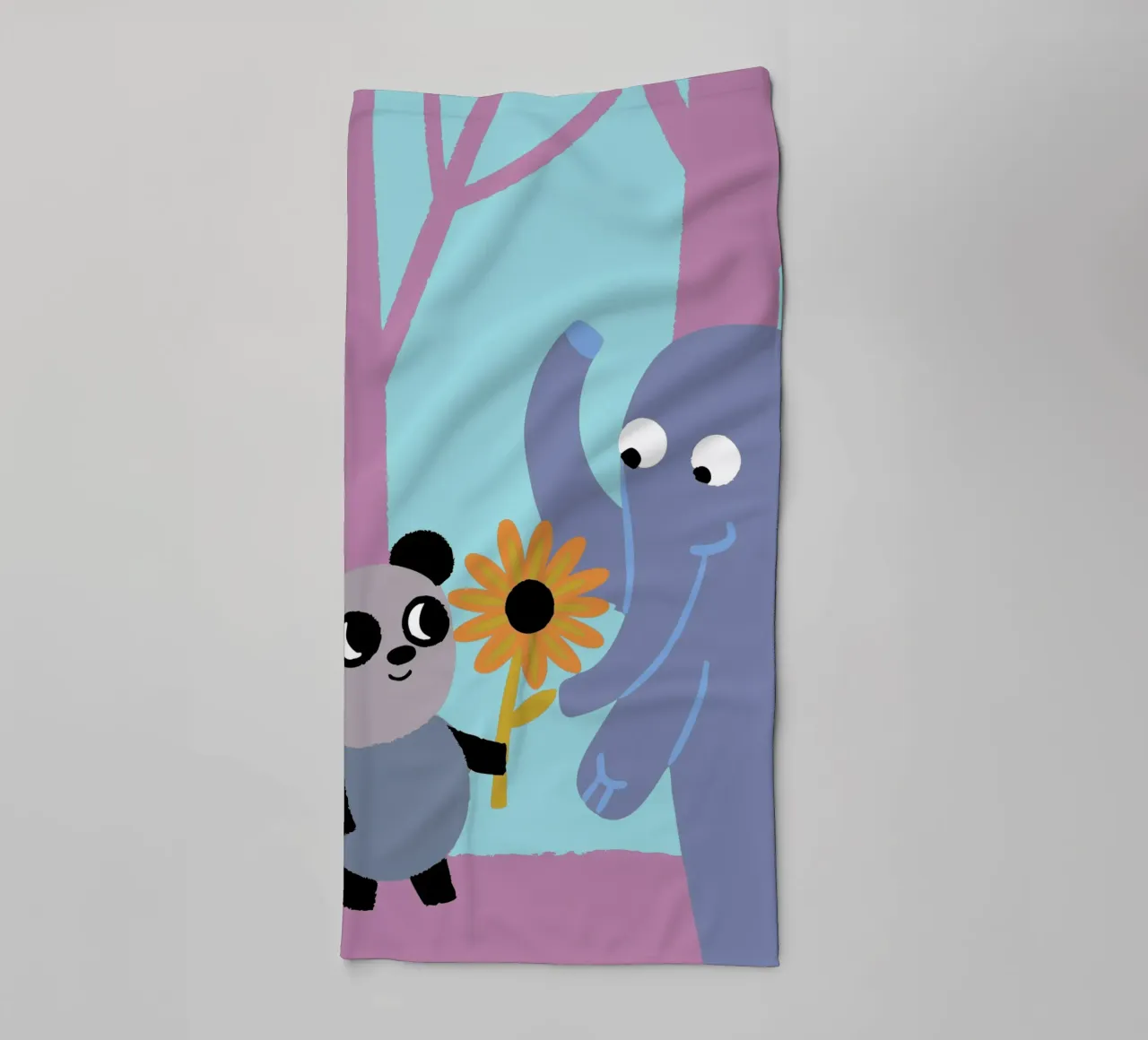 Pandas und Elefanten Handtuch von TRENDY POSTER SHOP