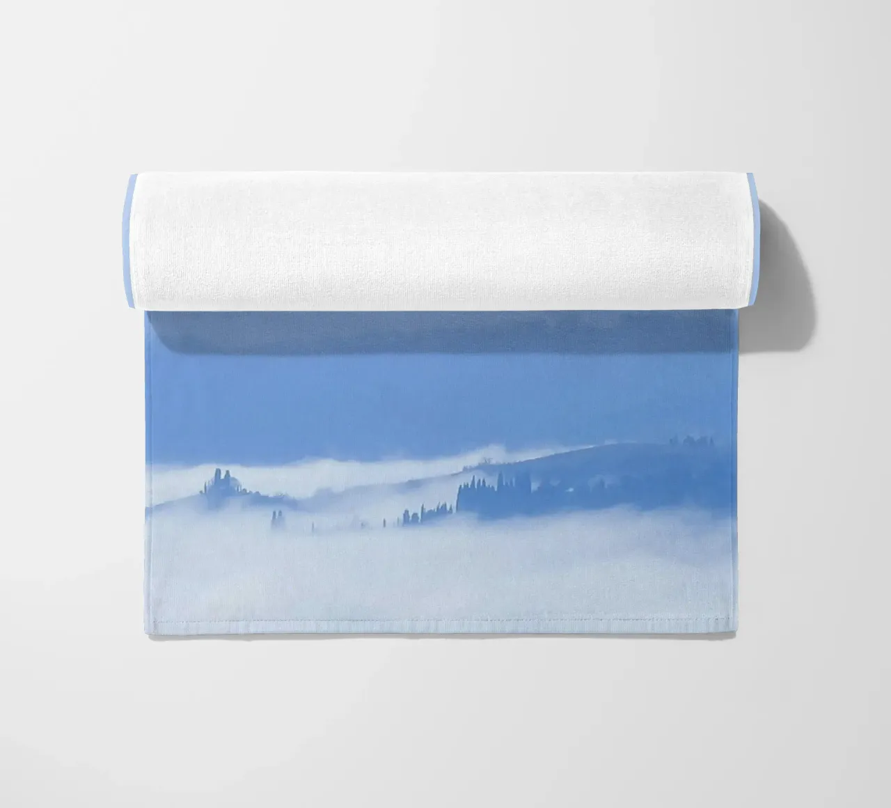 elevation clouds Strandtuch von Bleu