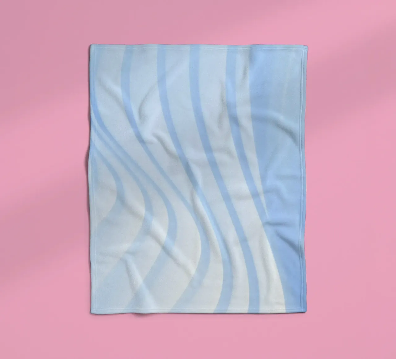 geschwungene Linien Fleecedecke von Bleu