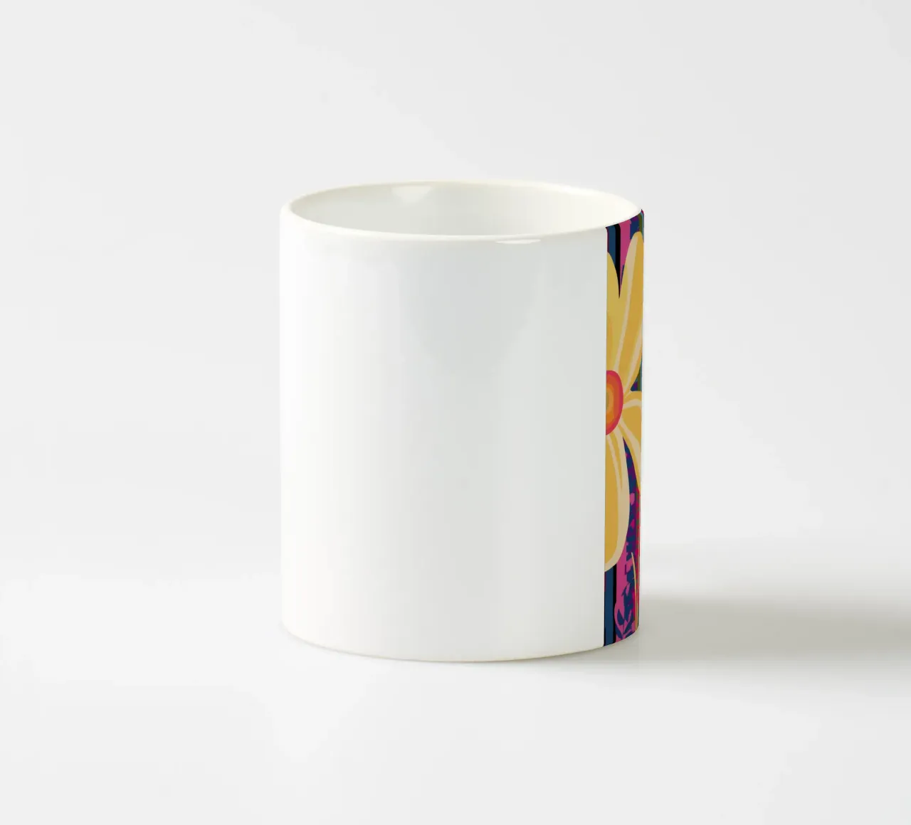 Sinfonia cromatica di petali tazza in ceramica da Pake Nebula