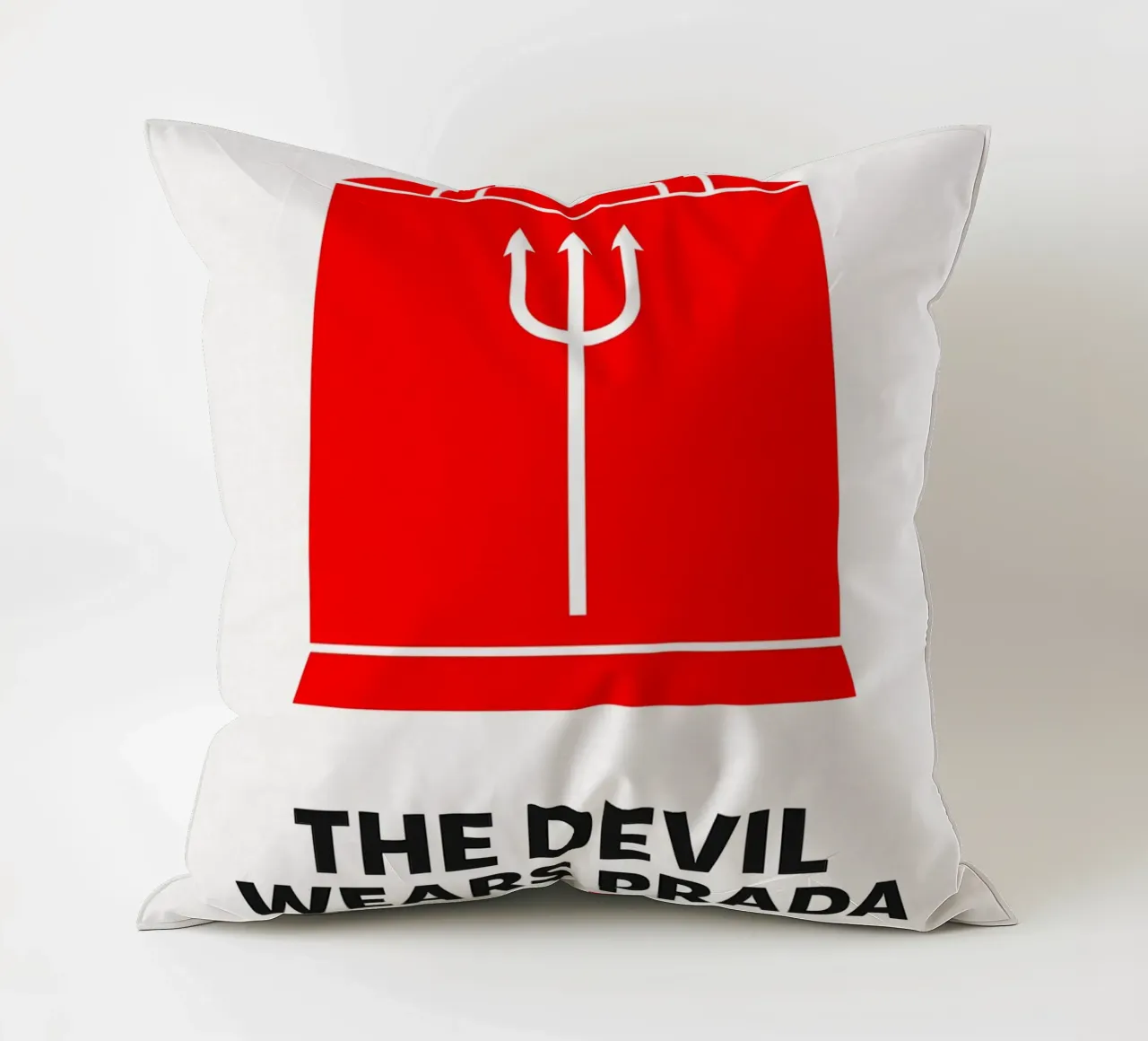 The Devil Wears Prada Print cuscino da MoviesArt