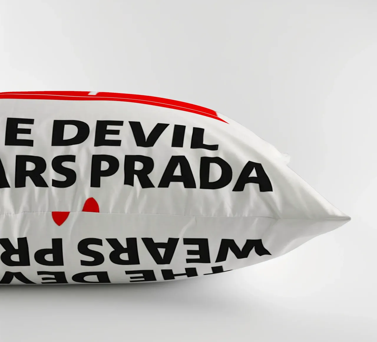 The Devil Wears Prada Print cuscino da MoviesArt