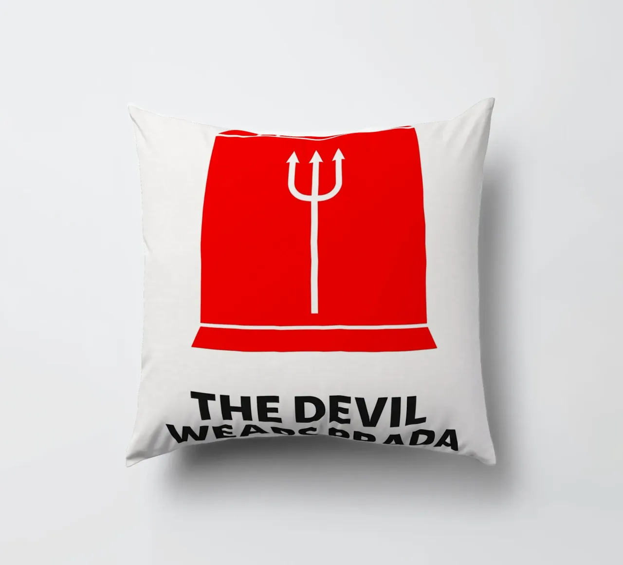 The Devil Wears Prada Print cuscino da MoviesArt