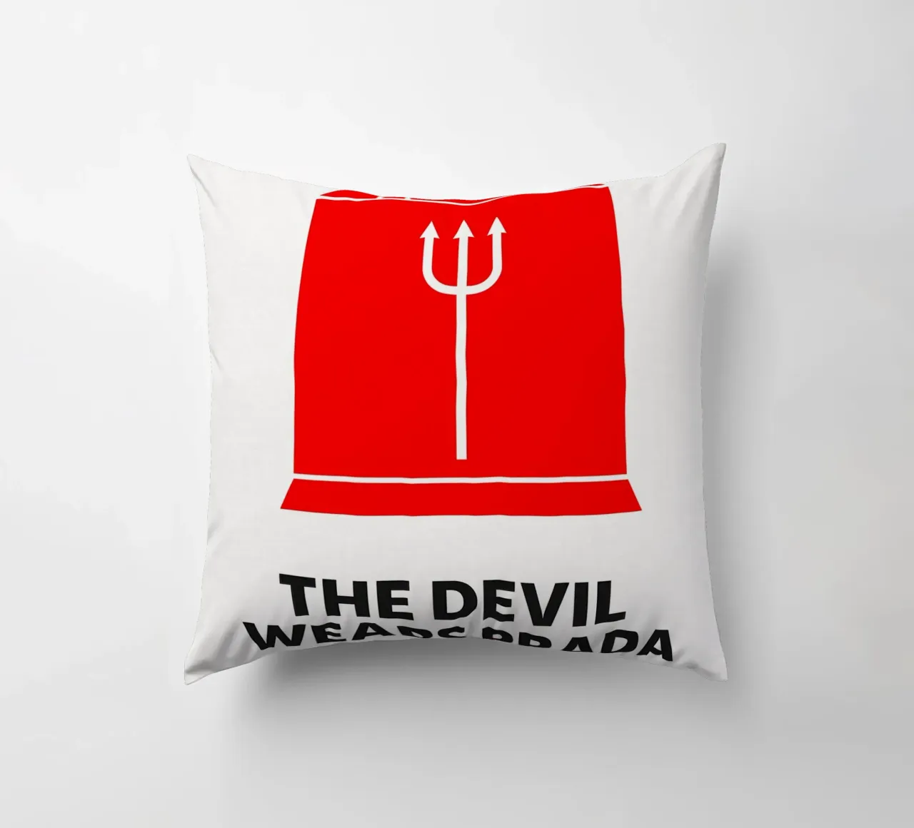 The Devil Wears Prada Print cuscino da MoviesArt