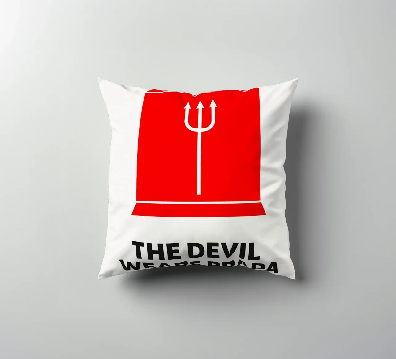 The Devil Wears Prada Print cuscino da MoviesArt