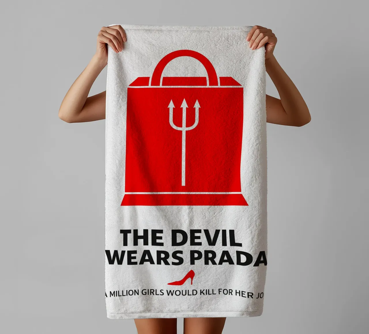 The Devil Wears Prada Print asciugamano da bagno da MoviesArt
