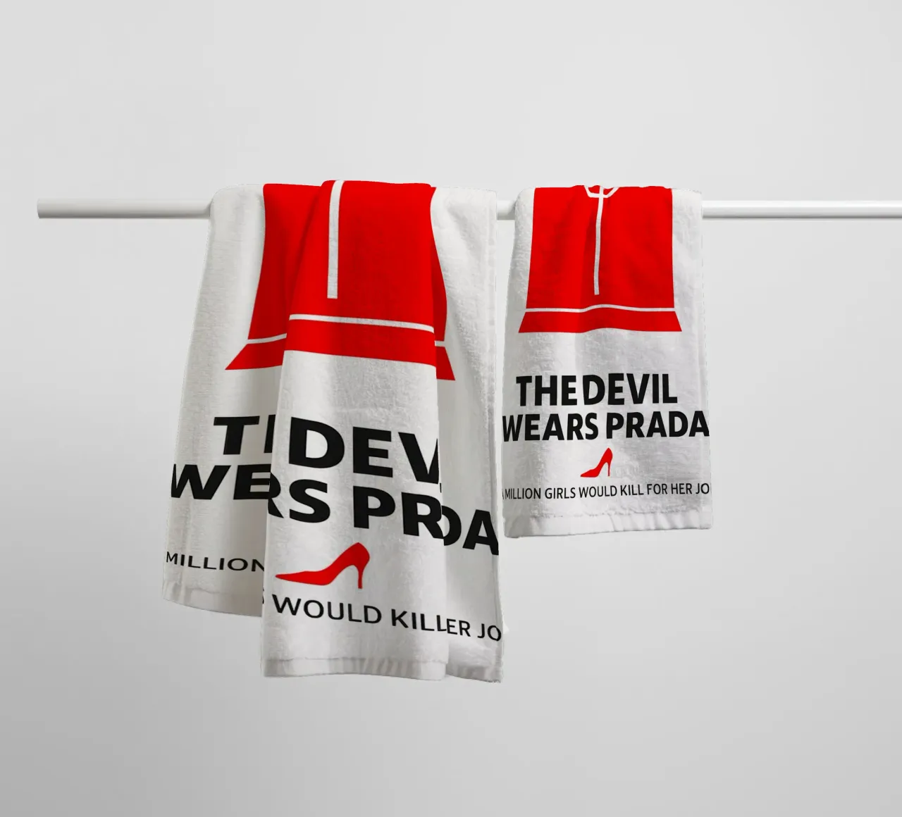 The Devil Wears Prada Print asciugamano da bagno da MoviesArt