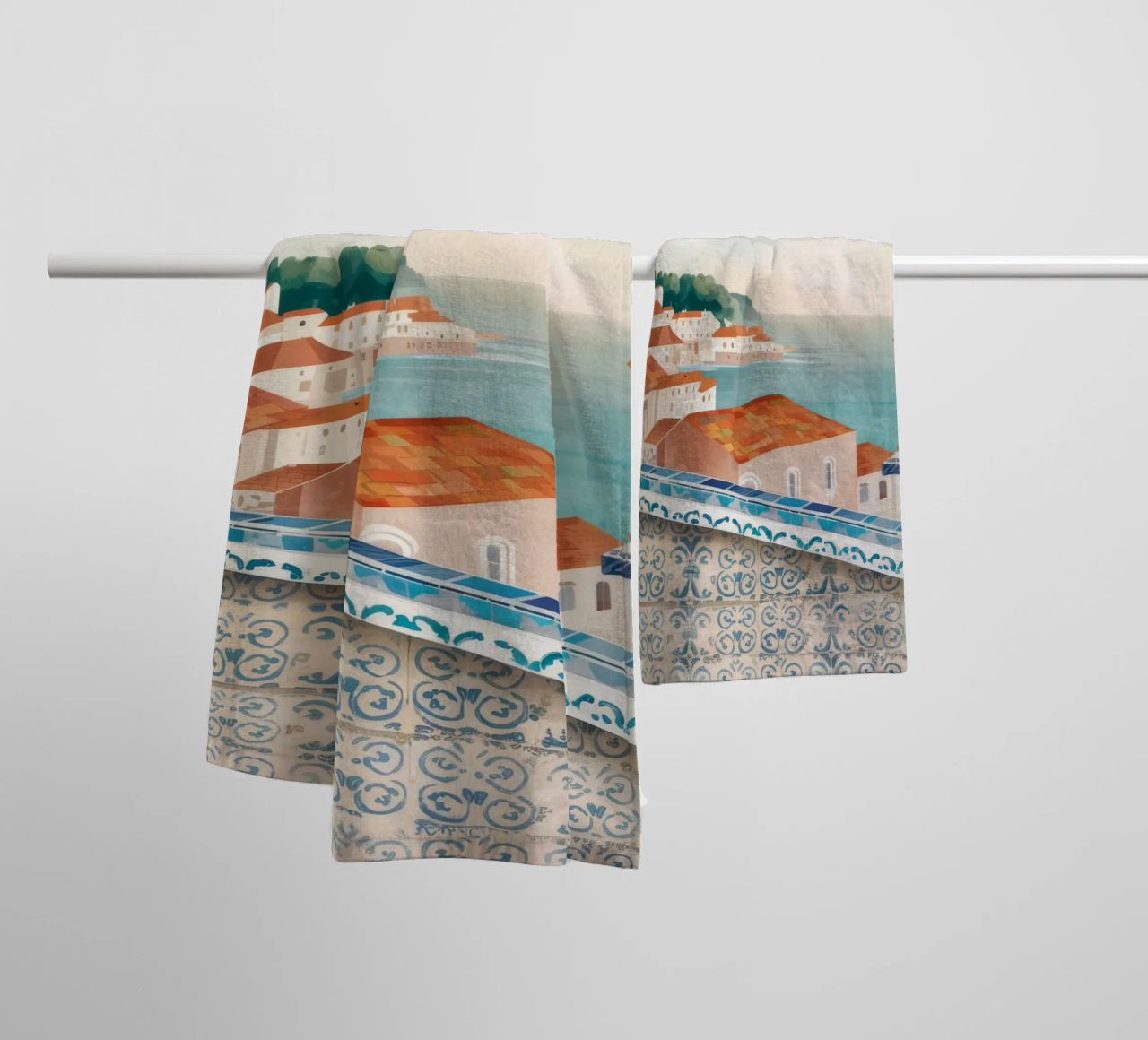 Vue de la baie d'Azure serviette de bain de Pake Nebula