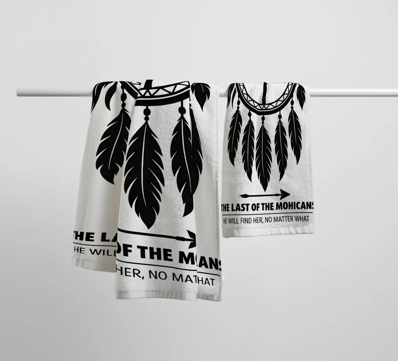 The Last Of The Mohicans Print asciugamano da bagno da MoviesArt