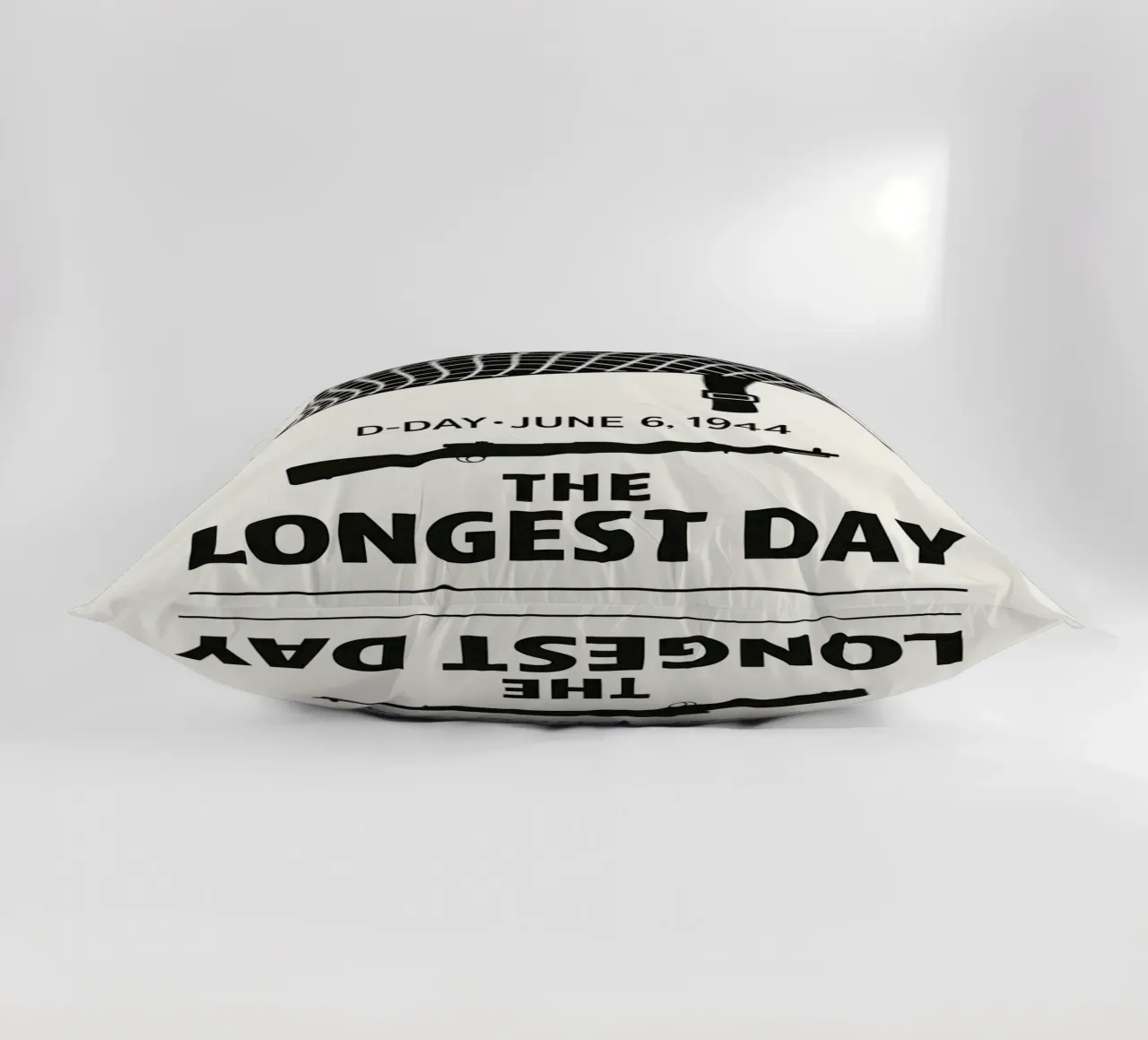 The Longest Day Print cuscino da MoviesArt
