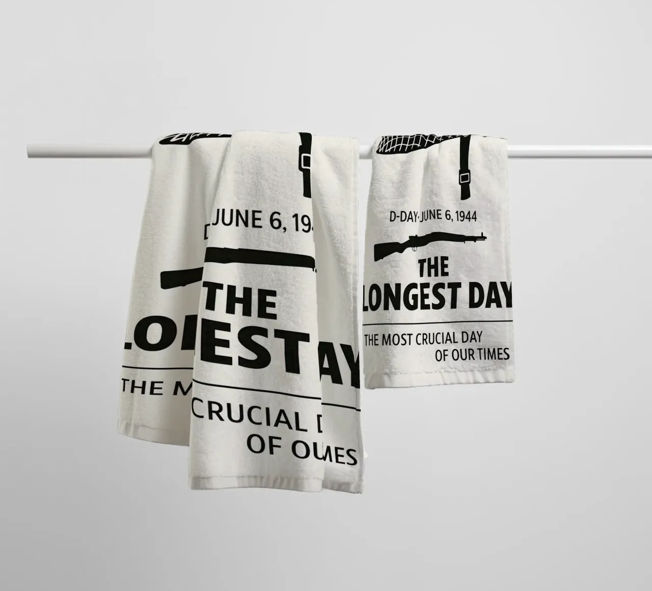 The Longest Day Print asciugamano da bagno da MoviesArt