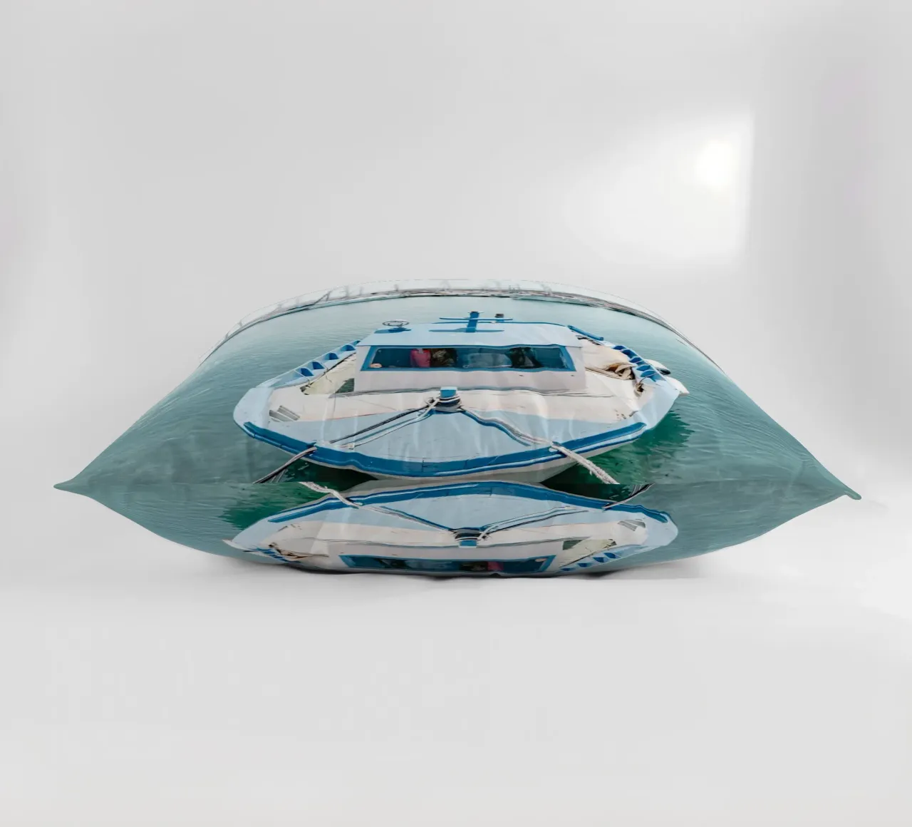 Boat in a port in Sicily cuscino da photolovers