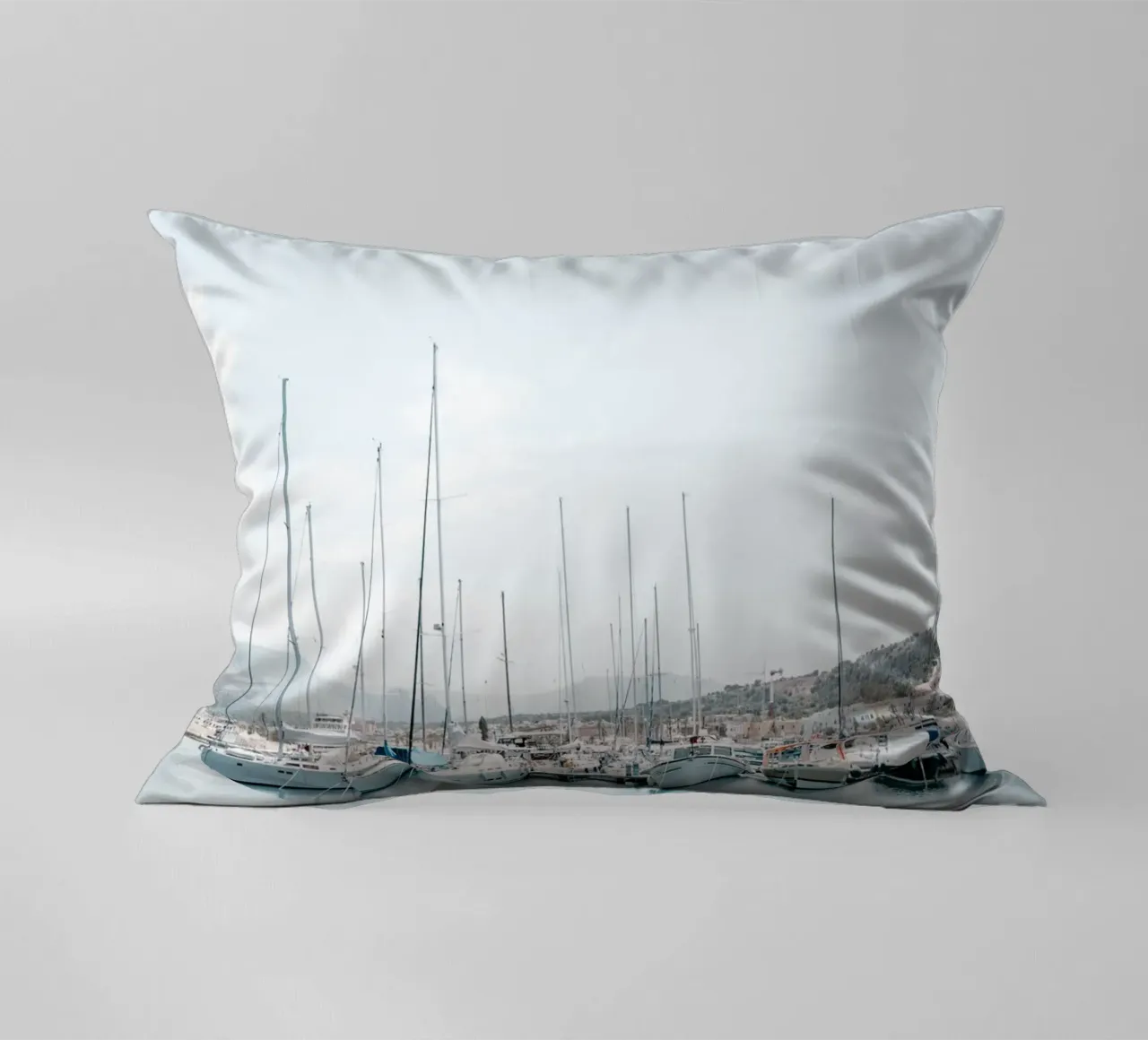 Boat in a port in Sicily cuscino da photolovers