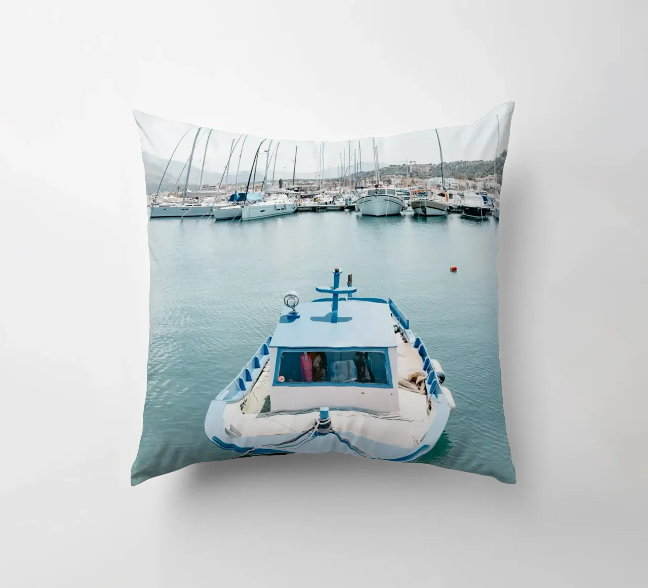 Boat in a port in Sicily cuscino da photolovers